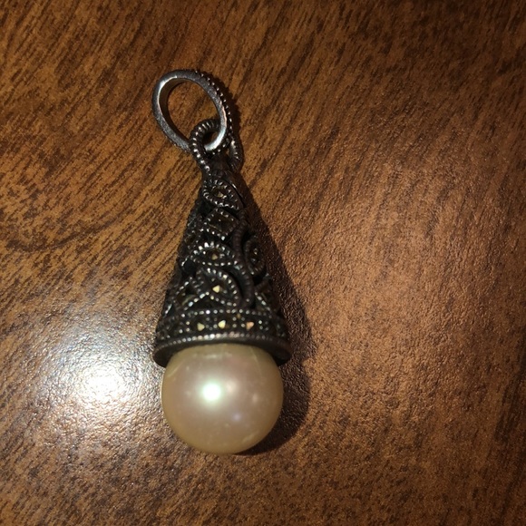 Pretty Rhinestone Faux Pearl Pendant - Picture 7 of 7